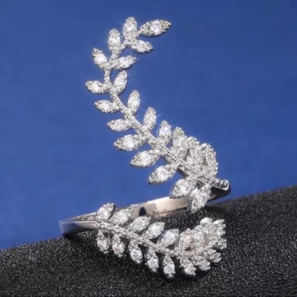 NEW ADJUSTABLE 925 STERLING SILVER DIAMOND RING, BEAUTIFUL RING, SHINY RING. - Picture 3 of 4